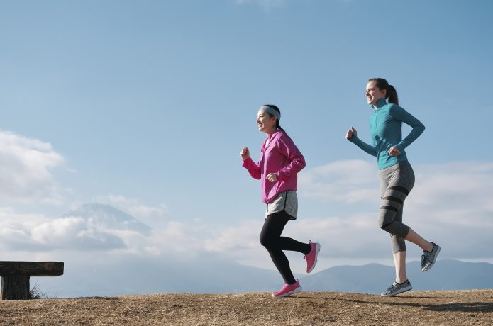 女性 ランニング 二人