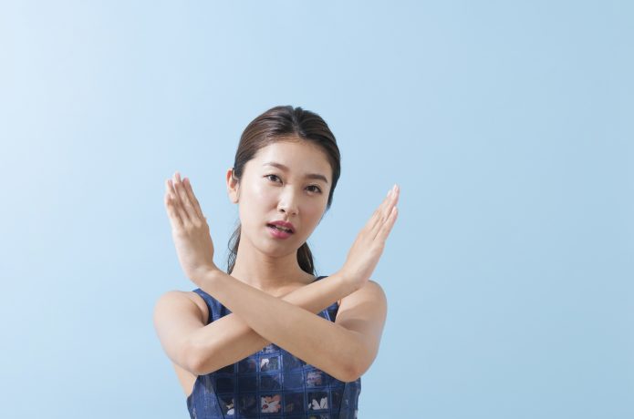 女性 バツ印