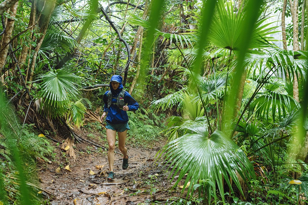 山　ランニング　雨