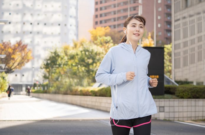 ランニングの体温調節に便利 1枚持っておきたいおすすめのウインドブレーカー Run Hack ランハック ランニングの体温調節に便利 1枚持っておきたいおすすめのウインドブレーカー Run Hack ランハック
