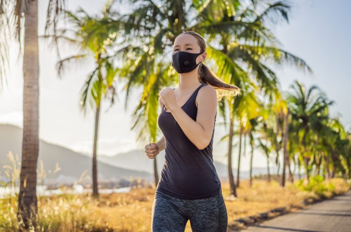 マスク　ランニング　女性の画像