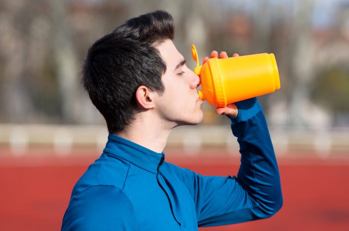 水分補給 男性 スポーツ