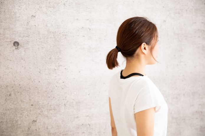 正しい姿勢 女性