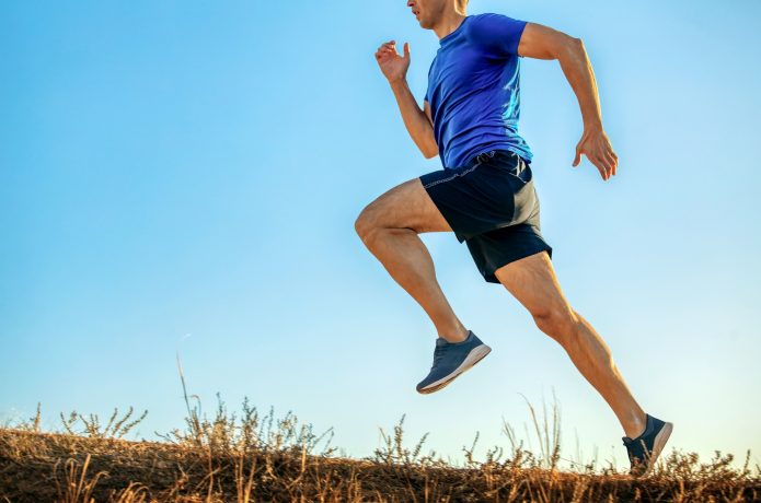 メンズ向け 1枚持っておくと便利 ランニングシャツの選び方とおすすめ10選 Run Hack ランハック