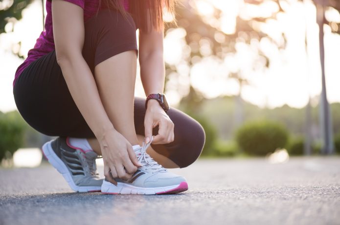 疲れなくて服にも馴染むウォーキングシューズが欲しい レディース向け人気モデル14選 Run Hack ランハック