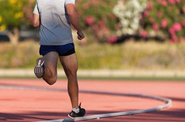 マラソンのトレーニングをするランナー