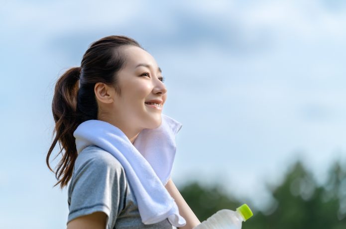 運動する女性