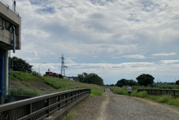 多摩川　未舗装路