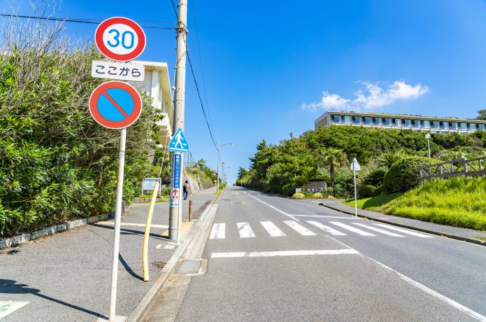 勾配が急な上り坂