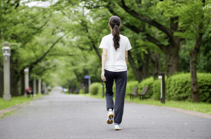 ウォーキング　女性