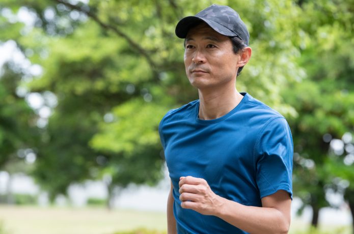 姿勢が良い中年ランナー