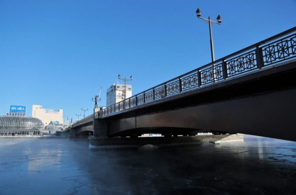 冬　橋　凍結