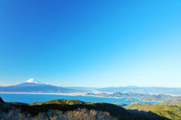 冬　晴れた空