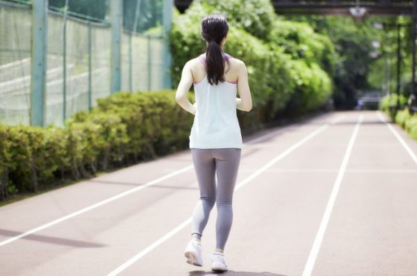 ランナー女子　ジョギング　後ろ姿