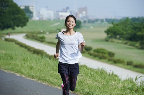 長距離トレーニングをする女性ランナー