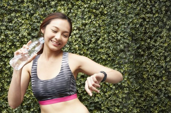 女性ランナー　ランニングウォッチ