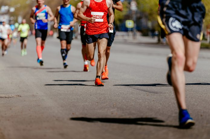 前のランナーについていくランナー