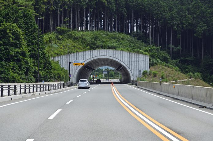 交通量が多い峠道