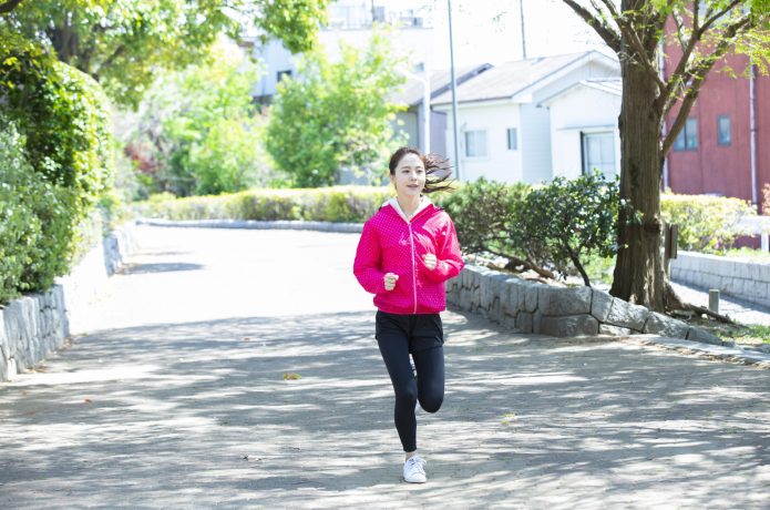 ランニング中の女性