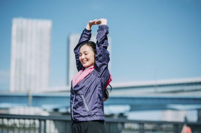 女性ランナー　気持ちの良い空