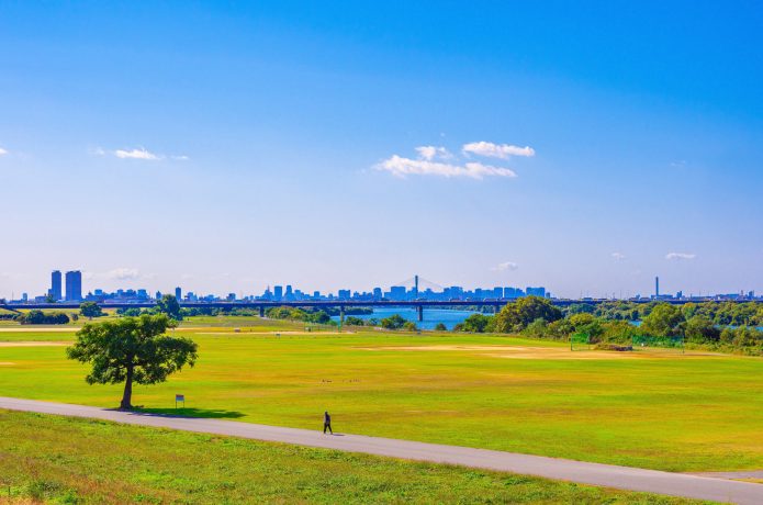 ウォーキングコースにぴったりな河川敷