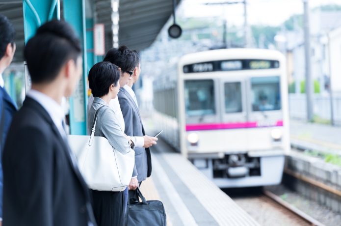 通勤・通学途中または自宅から通うのかもポイント 